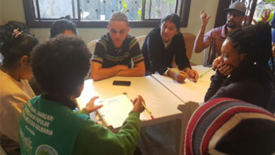 Reunião de pessoas em Projeto Recicla Jabaquara na Cooperativa Sempre Verde