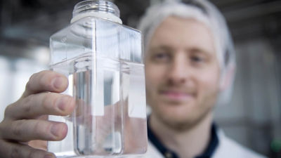 Tetra Pak expert with water bottle