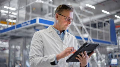 Service engineer with tablet
