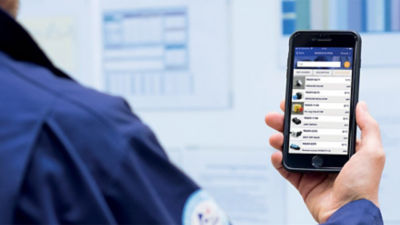 Ersatzteile auf einem Smartphone-Display