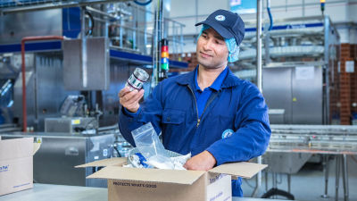 Opening box with spare parts