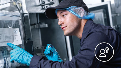 experto trabajando con una máquina