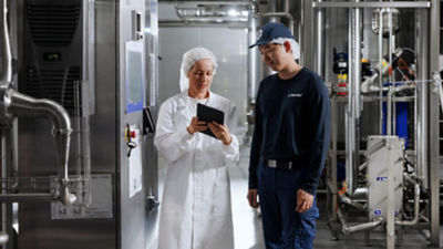 Two collegues in a factory