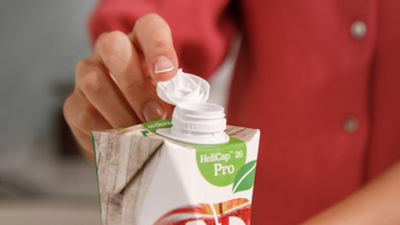 Close-up HeliCap 26 Pro on a Tetra Prisma Aseptic carton package