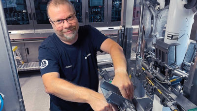 Johan Amundsen, specialista globale Tetra Pak, al lavoro 