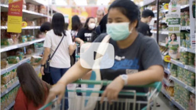 woman wearing a mask in grocery store