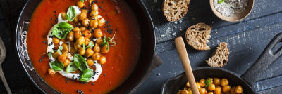 Tomato soup with chickpeas