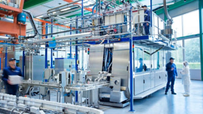 Macchine, tecnici di manutenzione e operatori di stabilimento