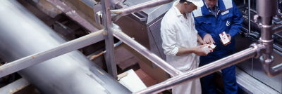 Two Tetra Pak employees in a factory