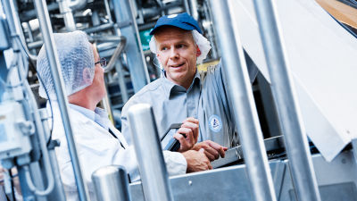 Tetra Pak employees inspecting a homogenizer