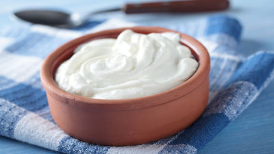 yogur saludable en un tazón