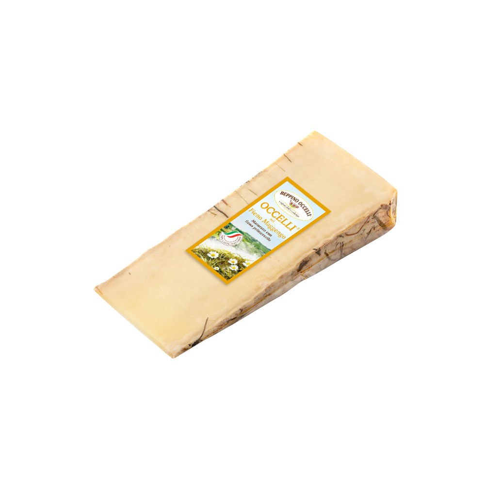 Formaggio affinato nel fieno Maggengo