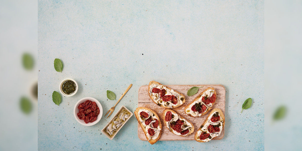 Crostini con stracciatella