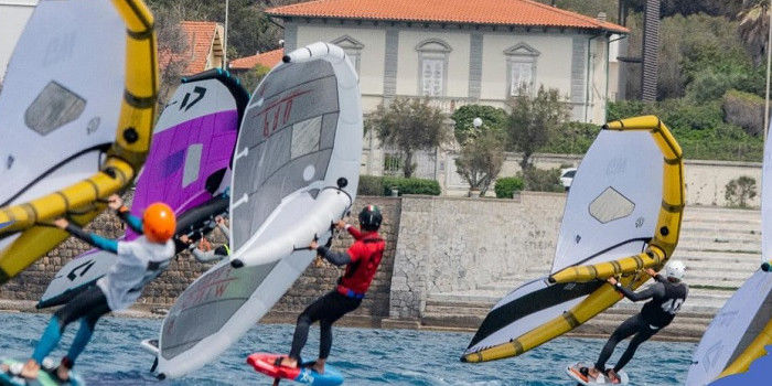surfisti in acqua