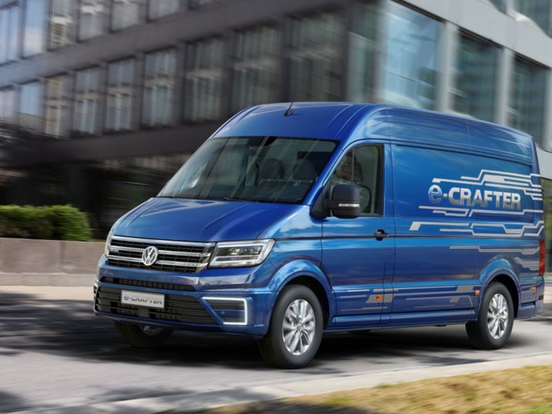 Volkswagen Utilitaires e-crafter bleu ville