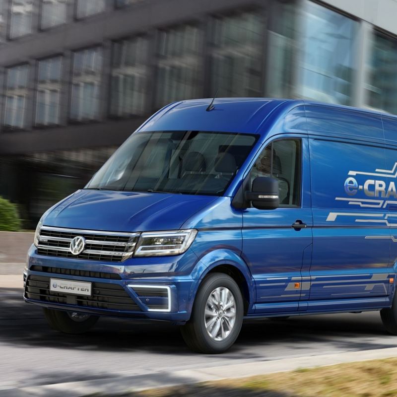 Volkswagen Utilitaires e-crafter bleu ville