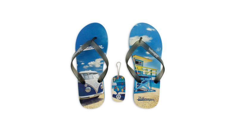 Sandalias con estampado de combi en playa disponibles en VW Collection