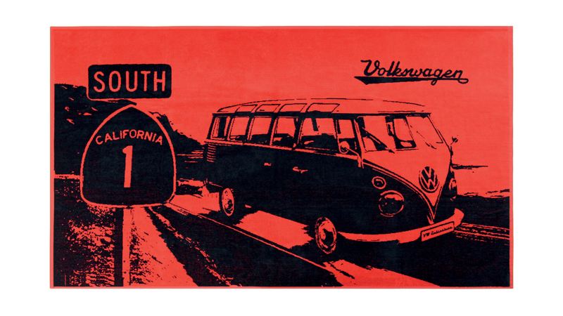 Toalla de playa en color rojo y negro con estampado de Combi de VW Collection Vintage