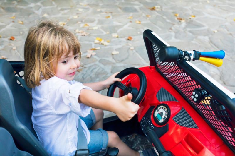 Electric car with seatbelt for children