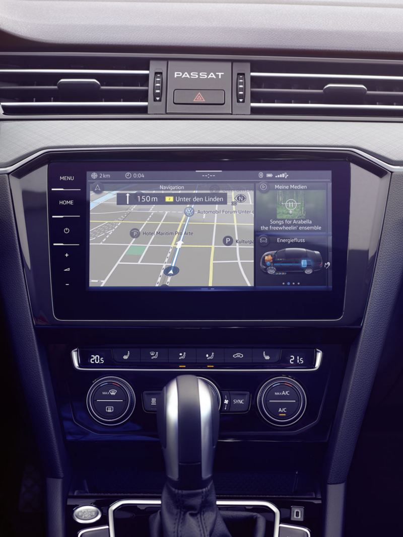 Vista de la pantalla del Volkswagen Passat Variant con el sistema de navegación