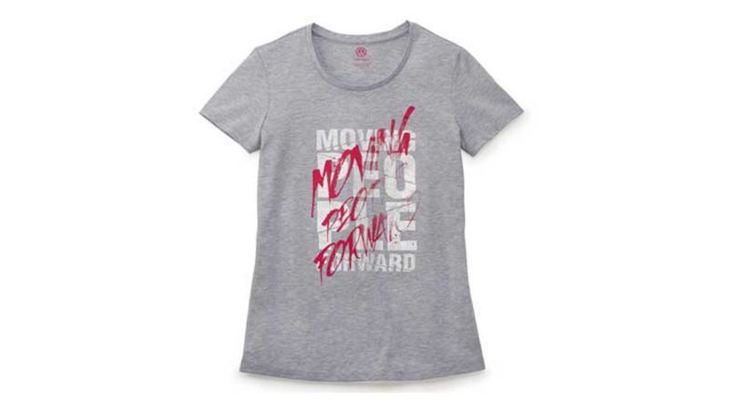 Camiseta de dama con leyenda "Moving People Foward" disponible en Volkswagen Collection Lifestyle