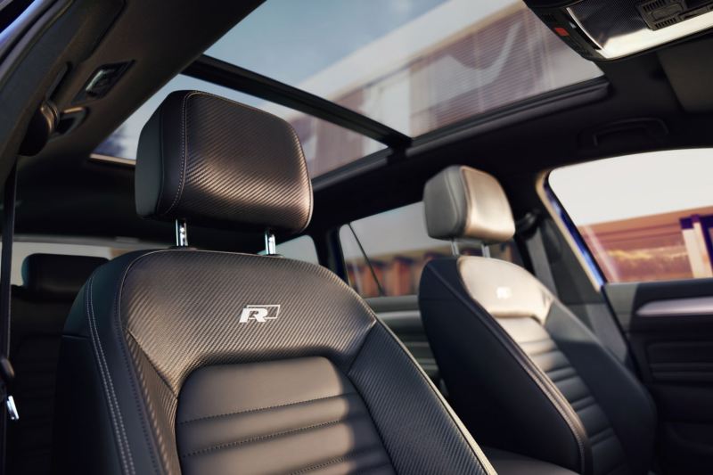 Detalle de los asientos delanteros R del Volkswagen Passat Variant