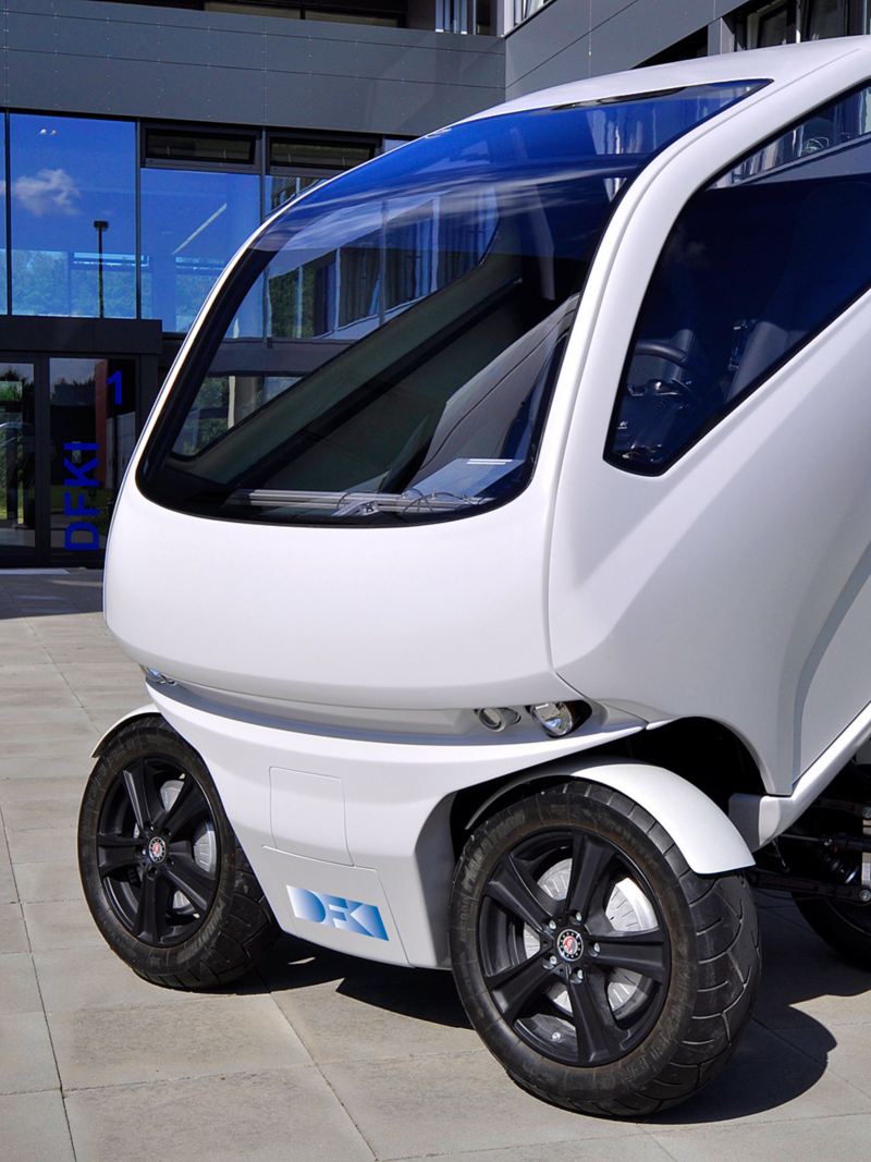 The “EO smart connecting car” electric vehicle can turn its wheels sideways