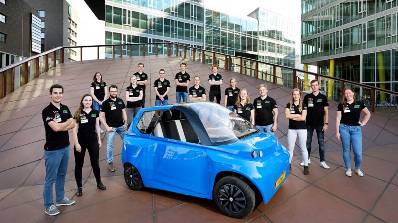 Students on the European tour with the sustainable electric car “Noah”