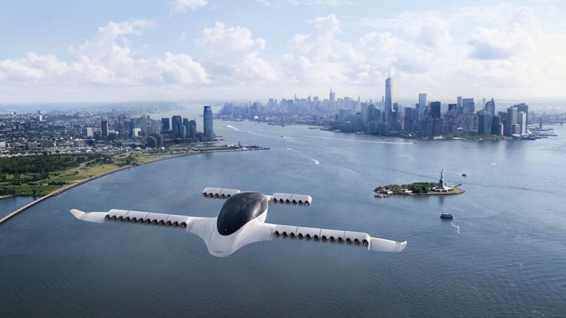 The Lilium Jet flying taxi flying over New York.
