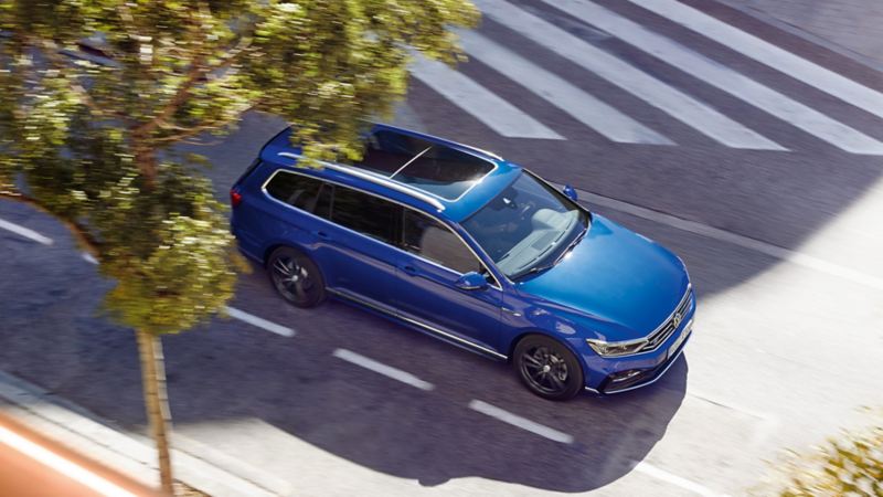 Passat Variant R-Line "Edition" three-quarter front view