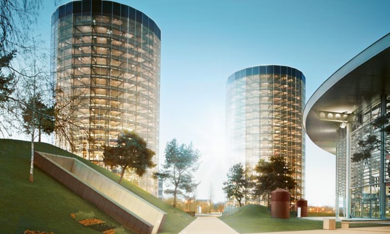Blick auf die beiden Türme der VW Autostadt