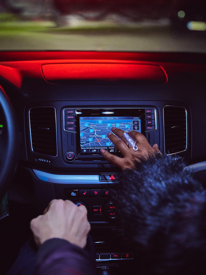 Infotainment control via touch screen