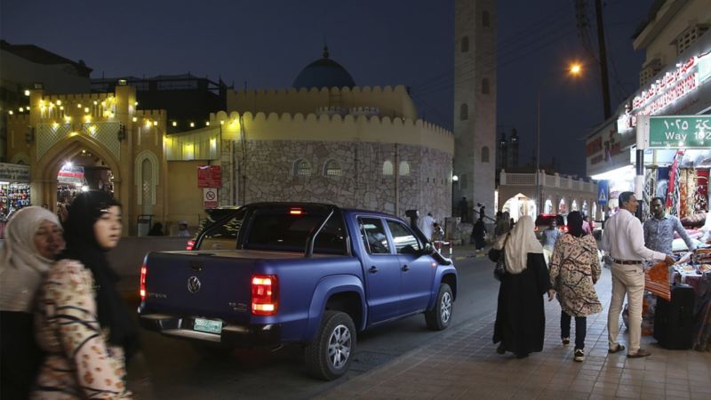 Nattliv i Oman med Amarok