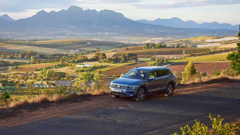 The Tiguan Allspace in front of the mountain panorama of South Africa