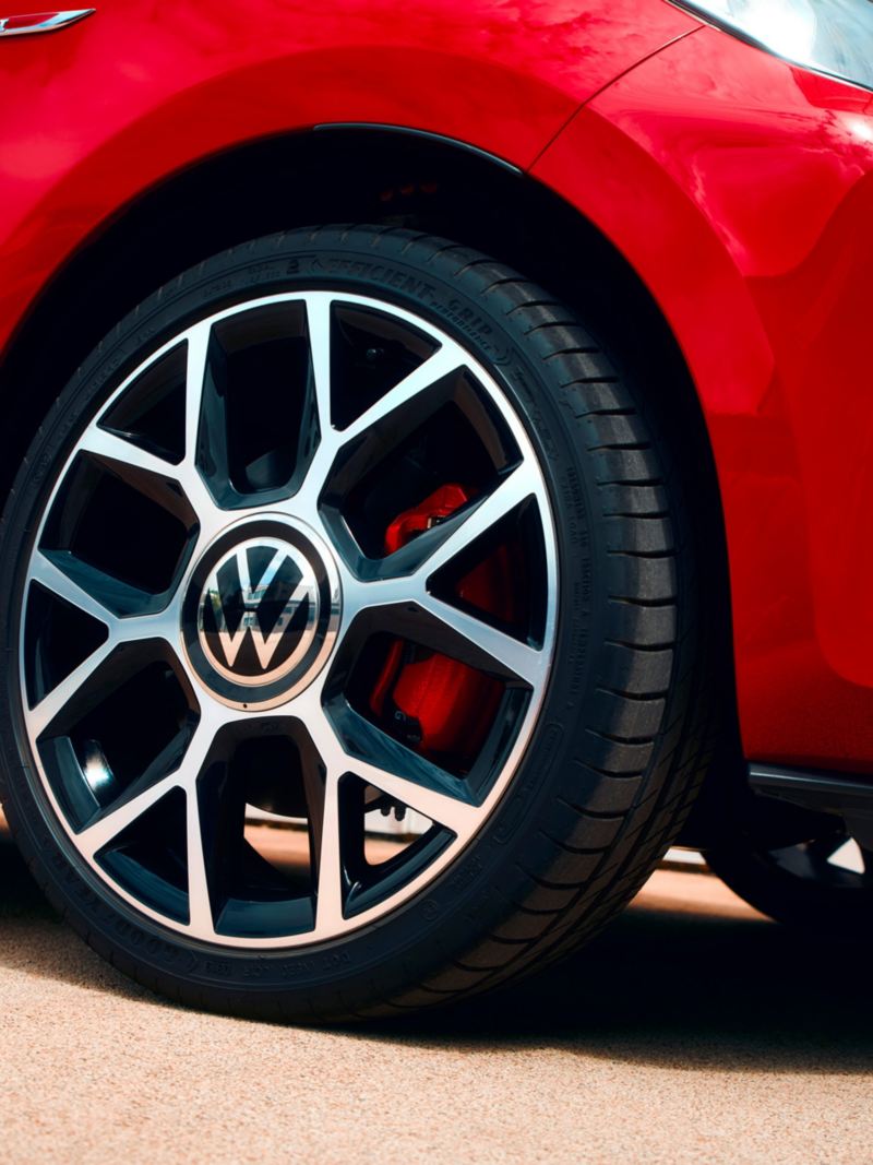 Nærbillede af 17" "brands hatch" alufælge på VW up! GTI
