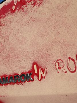 Auf dem Amarok wurde «Amarok'n Roll» in den Staub geschrieben