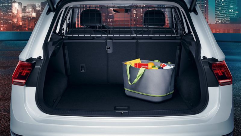 Volkswagen bagageutrymme med fylld matkasse