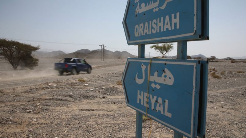 Vägskyltar i öknen i Oman
