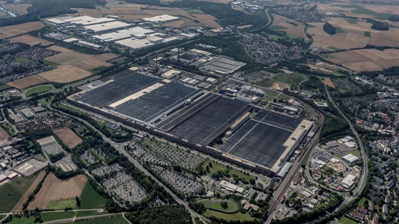 Das Volkswagenwerk in Kassel aus der Vogelperspektive betrachtet