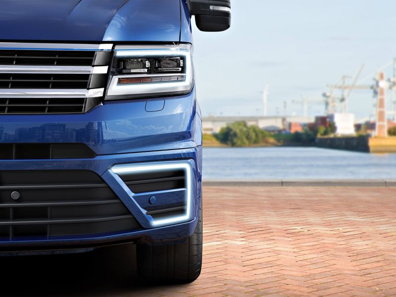 View of the front bumper Blue Metallic paintwork Volkswagen e-Crafter