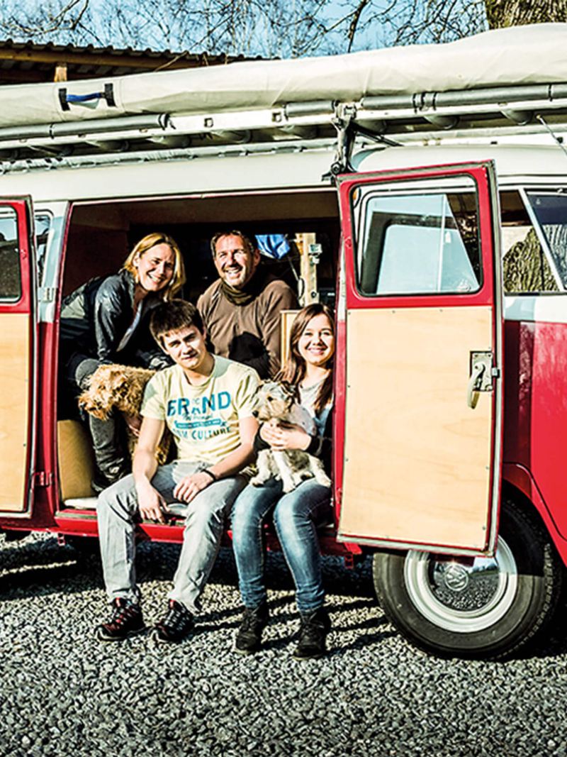 Family in red VW T1
