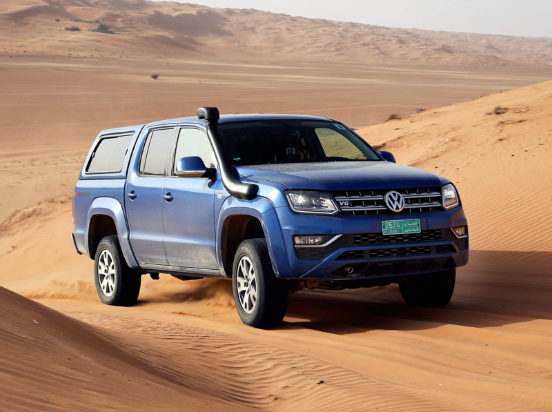 Amarok driving through the desert