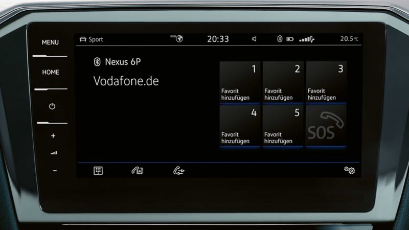 Dettaglio della funzione Bluetooth sul navigatore integrato in un'auto Volkswagen.