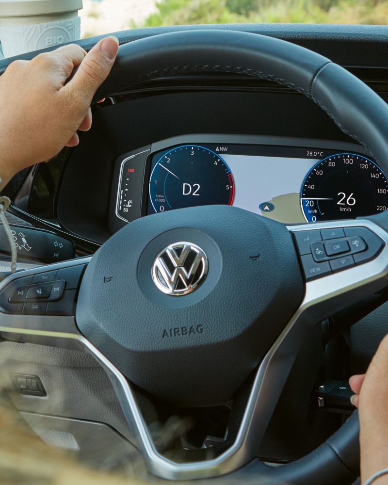 En helt ny förarmiljö i VW California husbil, närbild på ratten