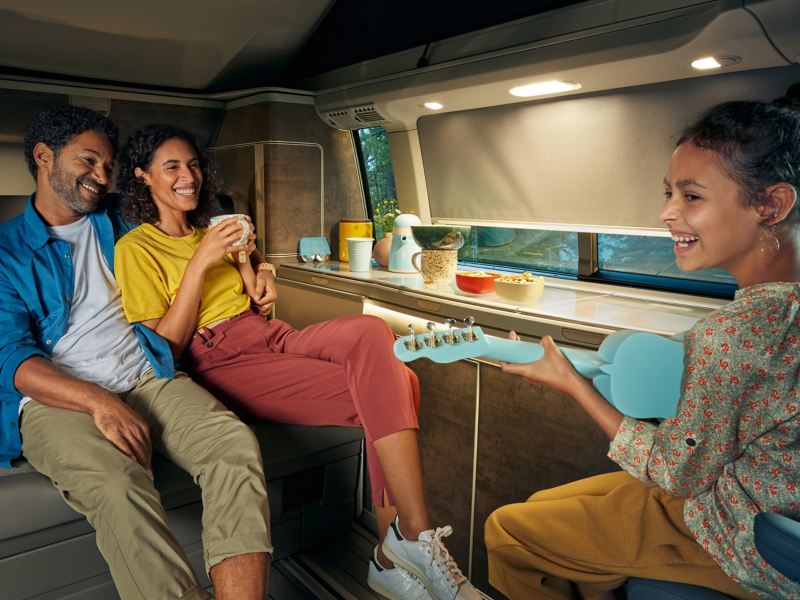 VW California campingbuss kan förvandlas om till ett vardagsrum
