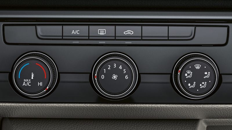 Układ klimatyzacji w kabinie kierowcy z elektroniczną regulacją.