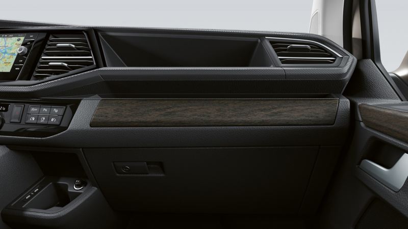 Dekorleisten in Grey Woodgrain im Innenraum eines VW California.