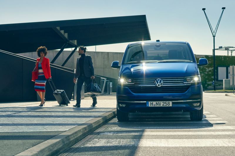 The VW Caravelle 6.1 frontview..