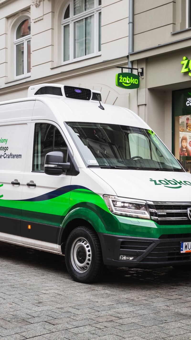 Żabka rozwija nowoczesną logistykę i kupuje Volkswageny e-Craftery