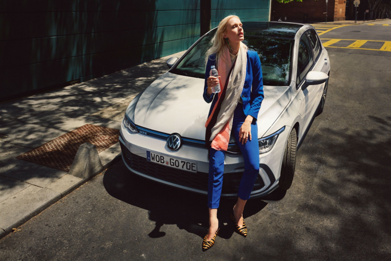 Woman seated on the Golf GTE bonnet